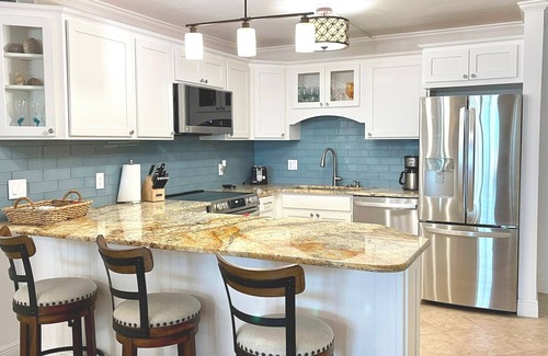 Fort Myers Beach Condo | Coastal Retreat: Renovated Condo with Ocean View & Pool