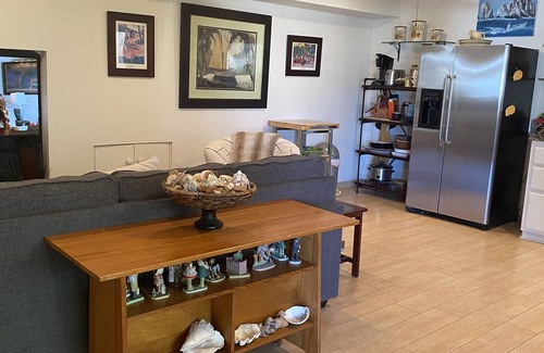 Gas Lamp Section Apartment | Cozy Beach Home Steps from the Ocean with Great Amenities