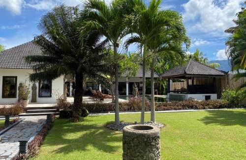 Kalisada Villa | Tranquil Beach Villa Nujum with Pool and Ocean View