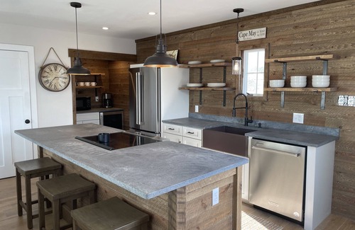 Villas House | Ocean View Bliss: Beachfront Home with Family-Friendly Amenities