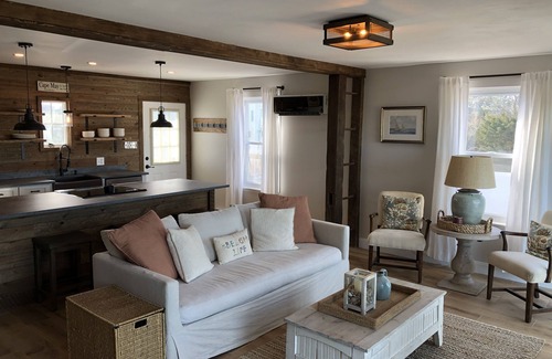 Villas House | Ocean View Bliss: Beachfront Home with Family-Friendly Amenities