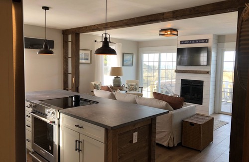 Villas House | Ocean View Bliss: Beachfront Home with Family-Friendly Amenities