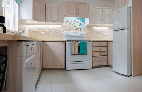 Dover Apartment | Idyllic Beachfront Apartment: Turtles Nest B with Ocean View