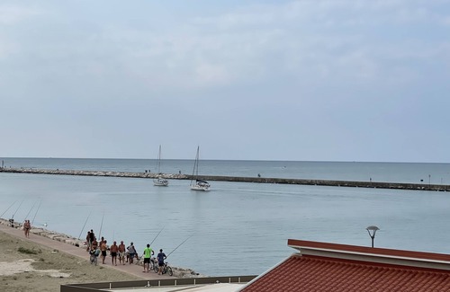 Caorle Apartment | Cozy Beachfront Apartment with Terrace and Ocean Views