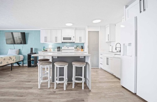 Punaluu Condo | Beautiful Beachfront condo