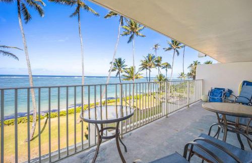 Punaluu House | Inviting Beachfront Condo with Pool and Ocean Views