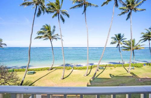 Punaluu House | Inviting Beachfront Condo with Pool and Ocean Views