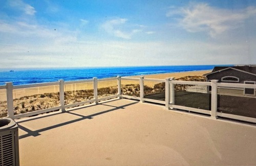 Surf City House | Inviting Beachfront Retreat with Ocean Views & Spa Access