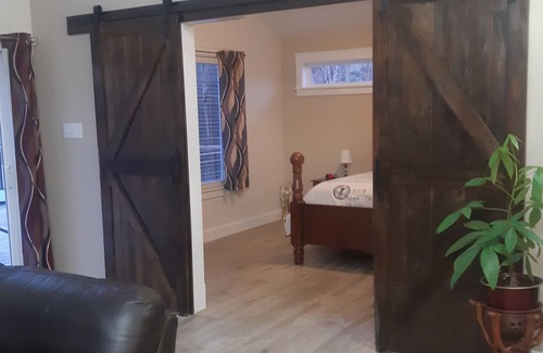 Timberlea House | Beautiful Beautiful Home Just Outside Side City ~ 2 Min to Brunello Golf Course