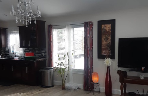 Timberlea House | Beautiful Beautiful Home Just Outside Side City ~ 2 Min to Brunello Golf Course