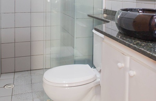 Sudoeste e Octogonal Apartment | Cozy 53m2 Suite with Garage, Pool & Spa Amenities