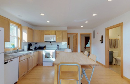 Big Indian Ski Chalet | Top-Rated BelleHouse - Creekside Retreat in the Catskills