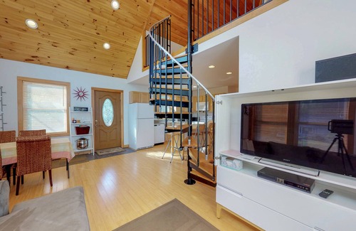 Big Indian Ski Chalet | Top-Rated BelleHouse - Creekside Retreat in the Catskills
