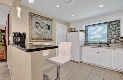 Boca Raton House | Inviting Boca Home with Kitchen, Steps to the Beach