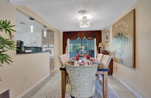 Boca Raton House | Inviting Boca Home with Kitchen, Steps to the Beach