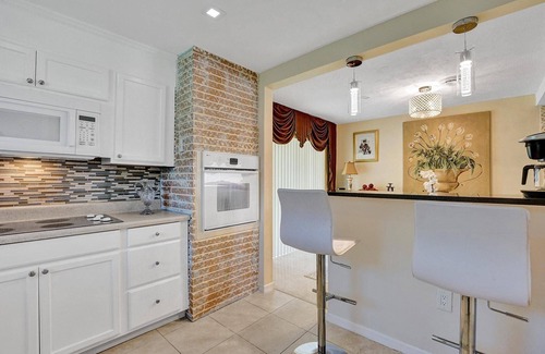 Boca Raton House | Inviting Boca Home with Kitchen, Steps to the Beach