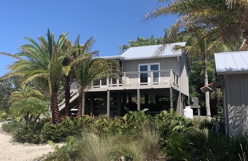 Bokeelia Apartment | Idyllic Bokeelia Escape with Oceanfront Views & Hot Tub