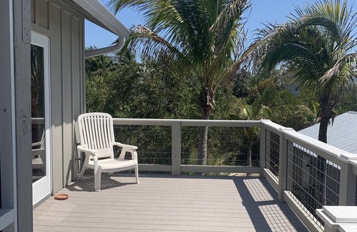 Bokeelia Apartment | Idyllic Bokeelia Escape with Oceanfront Views & Hot Tub
