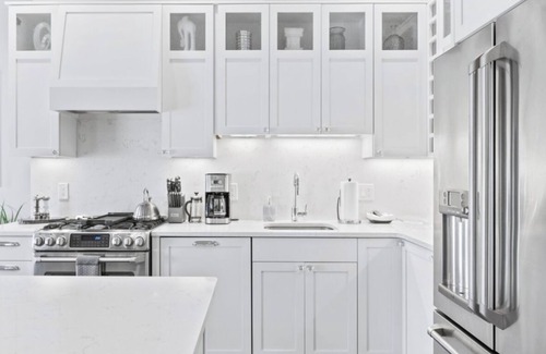 Columbus Apartment | Elegant Boston Brownstone with Pool & Spa Amenities