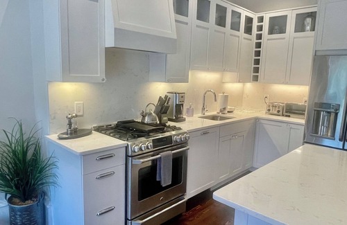 Columbus Apartment | Elegant Boston Brownstone with Pool & Spa Amenities
