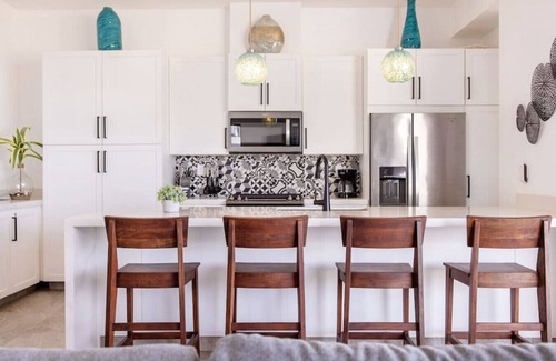 Cerritos Condo | Elegant Oceanfront Residence 302 with Breathtaking Sunsets