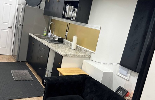 Barrie Condo | Chic Boutique Room Ideal for Families with Kids