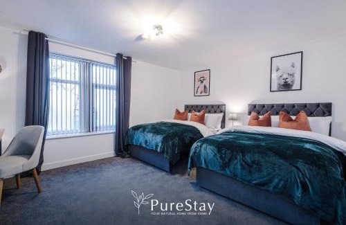Low Moor House | Inviting Bradford Home with Parking for 8 Guests