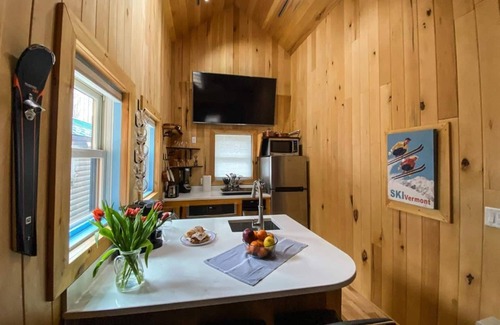 Warren Cabin | Newly Built Cabin Steps from Sugarbush Resort, Rated 10/10