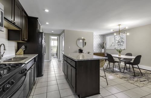 Cheektowaga House | Modern 3 Bedroom Retreat with Home Office & Breakfast Included