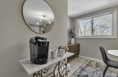 Cheektowaga House | Modern 3 Bedroom Retreat with Home Office & Breakfast Included
