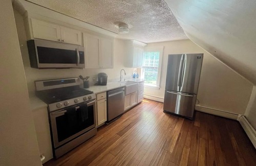 Bristol Apartment | Cozy Bristol 2BR Apartment Steps from the Bay with Ocean Views
