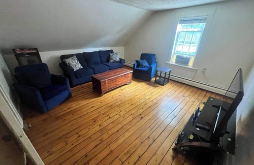 Bristol Apartment | Cozy Bristol 2BR Apartment Steps from the Bay with Ocean Views