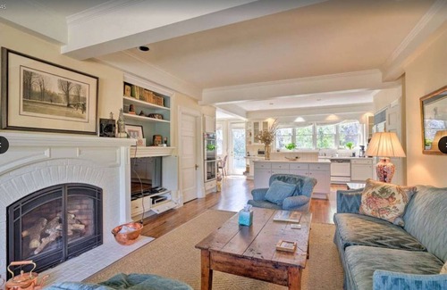 Broadmoor House | Elegant Broadmoor Estate in the Heart of the Neighborhood