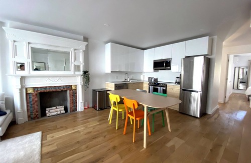 Crown Heights Apartment | Stylish Brooklyn Apartment in Renovated Brownstone Retreat