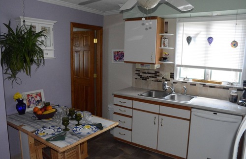 Lackawanna Apartment | Highly Rated Buffalo/Niagara Apartment with Kitchen & Breakfast