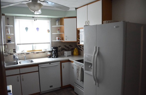 Lackawanna Apartment | Highly Rated Buffalo/Niagara Apartment with Kitchen & Breakfast