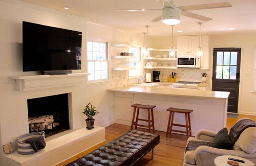 Roswell House | Charming Bungalow in Historic Roswell - Pet Friendly Stay