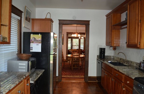 Greenville Downtown House | Charming Bungalow Steps from Downtown with Pet-Friendly Perks
