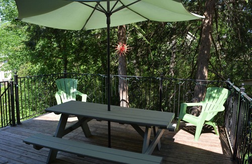 Greenville Downtown House | Charming Bungalow Steps from Downtown with Pet-Friendly Perks