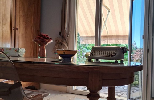 Latouille-Lentillac House | Experience Countryside Bliss: Ideal for Cycling and Walking