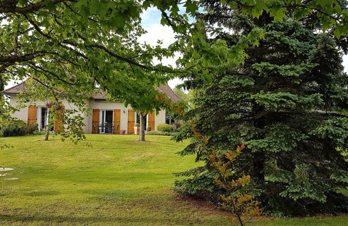 Latouille-Lentillac House | Experience Countryside Bliss: Ideal for Cycling and Walking
