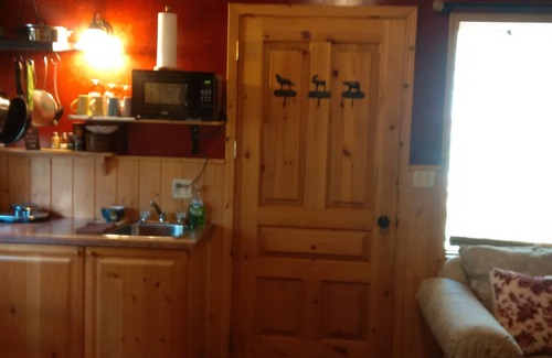East Kootenay Cabin | Cozy Cabin with Private Hot Tub in Tranquil Surroundings