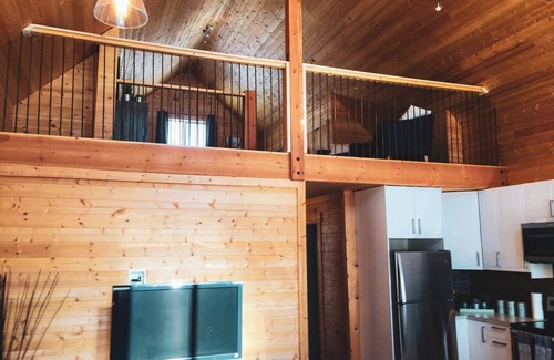 Division No. 3 Cabin | Beautiful Cabin in the Mountains