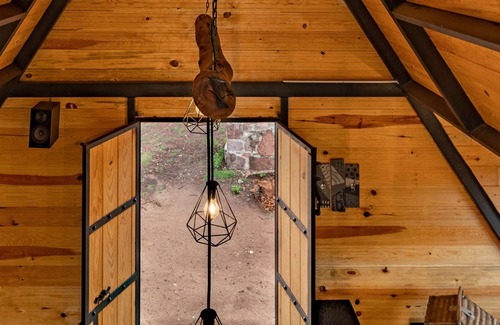 Amealco Cabin | Beautiful Cabin in the woods l Pet Friendly l Bbq