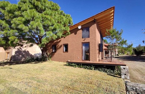 Tapalpa Cabin | Cozy Cabin Retreat in Scenic Tapalpa with Spa & Kitchen