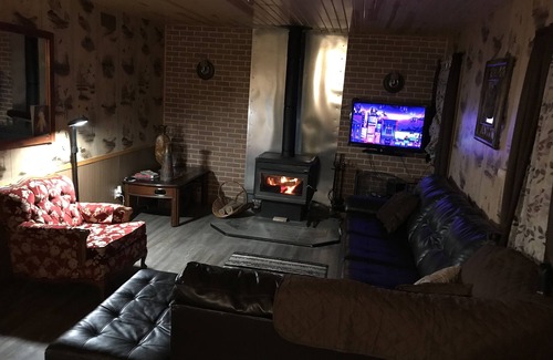 Elco Cabin | Charming Cabin Retreat for Families and Pets