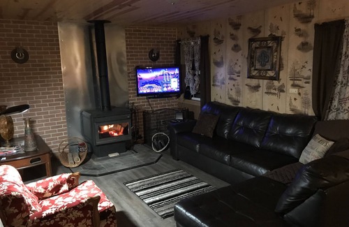 Elco Cabin | Charming Cabin Retreat for Families and Pets