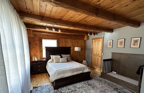 Shelbyville Cabin | Idyllic Cabin Retreat on 20 Acres with Ocean Views