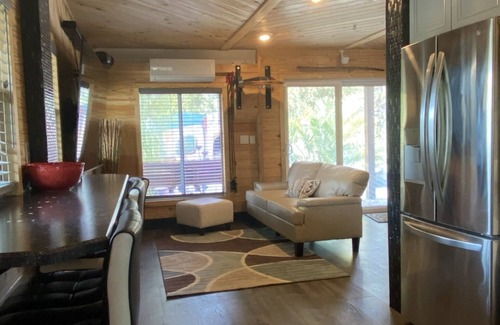 Royal Palms House | Cozy Private Studio in Family Home - Guest Rated 10/10
