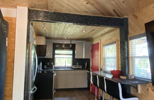 Royal Palms House | Cozy Private Studio in Family Home - Guest Rated 10/10